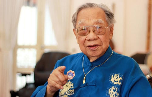 GS Trần Văn Khê (1921-2015).