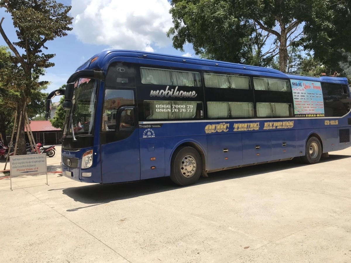 31 người đi chung trên chiếc xe khách chở bệnh nhân 448 đã được thực hiện cách ly. Ảnh: T.T..