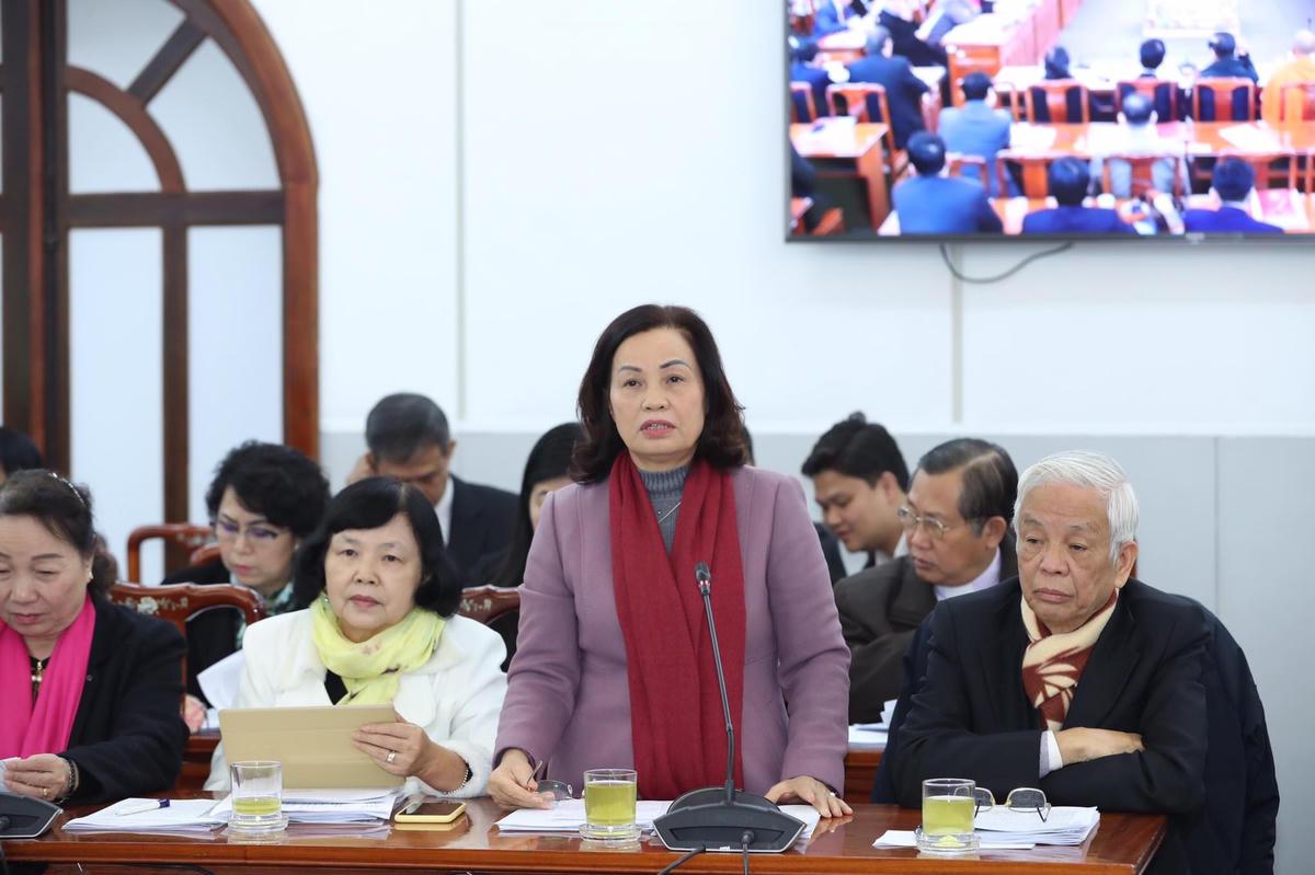 Bà Bùi Thị Thanh, nguyên Phó Chủ tịch UBTƯ MTTQ Việt Nam phát biểu tại Hội nghị.