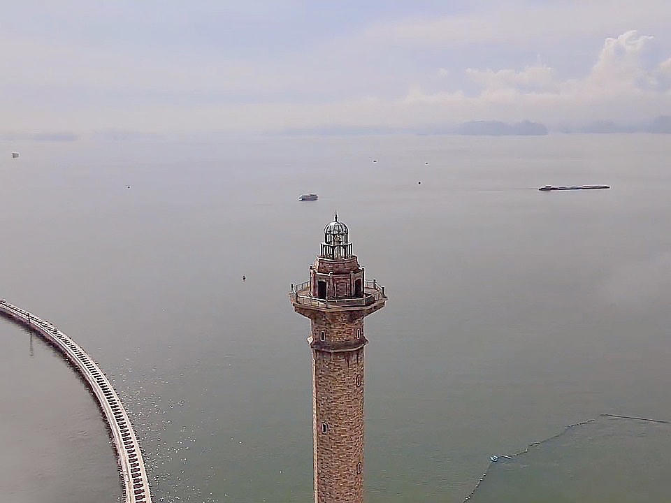 Sân khấu mang tới góc quay từ ngọn Hải Đăng.