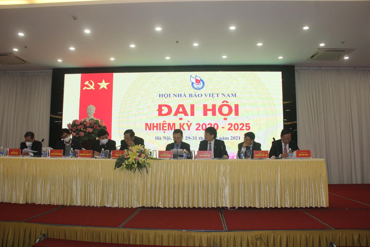  Đoàn Chủ tịch điều hành Đại hội.
