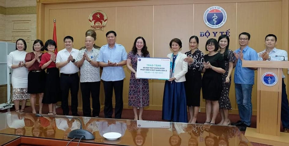 Lễ tiếp nhận ủng hộ. Ảnh: Trần Minh (Báo Sức khỏe và Đời sống).