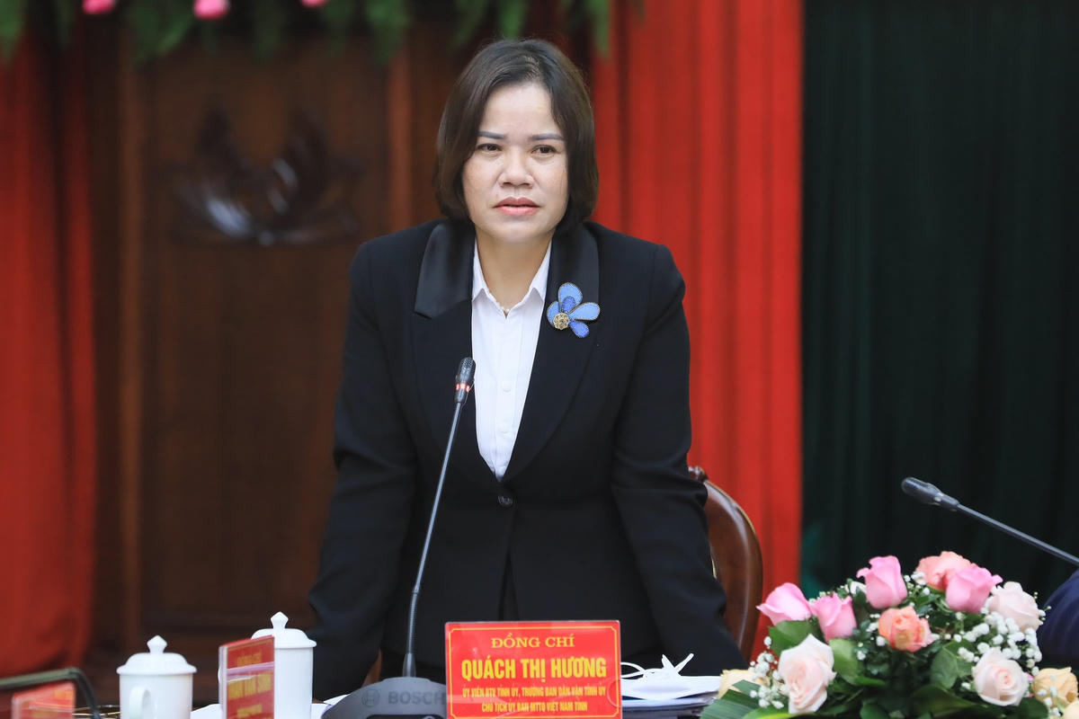 Trưởng ban Dân vận, Chủ tịch Ủy ban MTTQ Việt Nam tỉnh Hưng Yên Quách Thị Hương phát biểu tại Hội nghị.