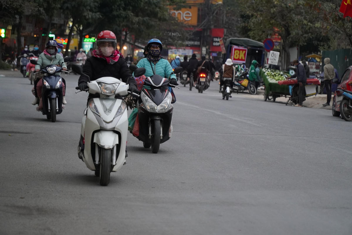 Người dân phải tăng cường khăn quàng cổ, găng tay, mũ bảo hiểm có kính..