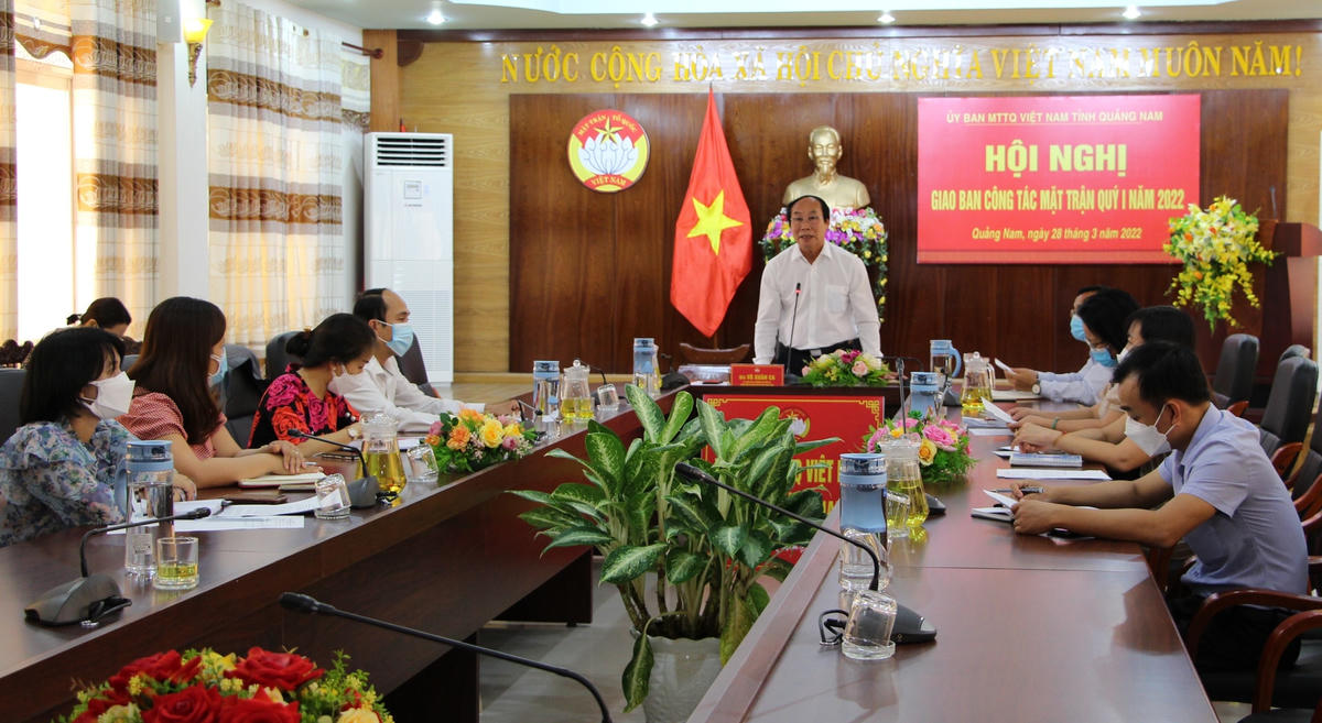 Ông Võ Xuân Ca, Chủ tịch Ủy ban MTTQ Việt Nam tỉnh Quảng Nam phát biểu tại hội nghị.