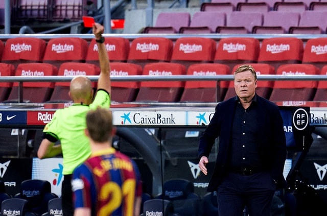 HLV Ronald Koeman nhận thẻ đỏ trong trận đấu với Granada.  