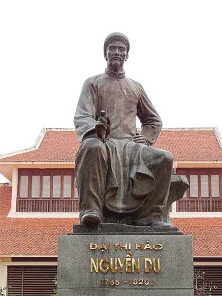 Tượng Đại thi hào Nguyễn Du.