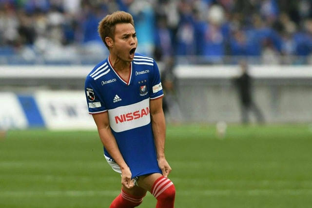 Theerathon Bunmathan (Thái Lan) là cầu thủ Đông Nam Á đầu tiên từng vô địch Nhật Bản, trong màu áo CLB Yokohama F. Marinos năm 2019.