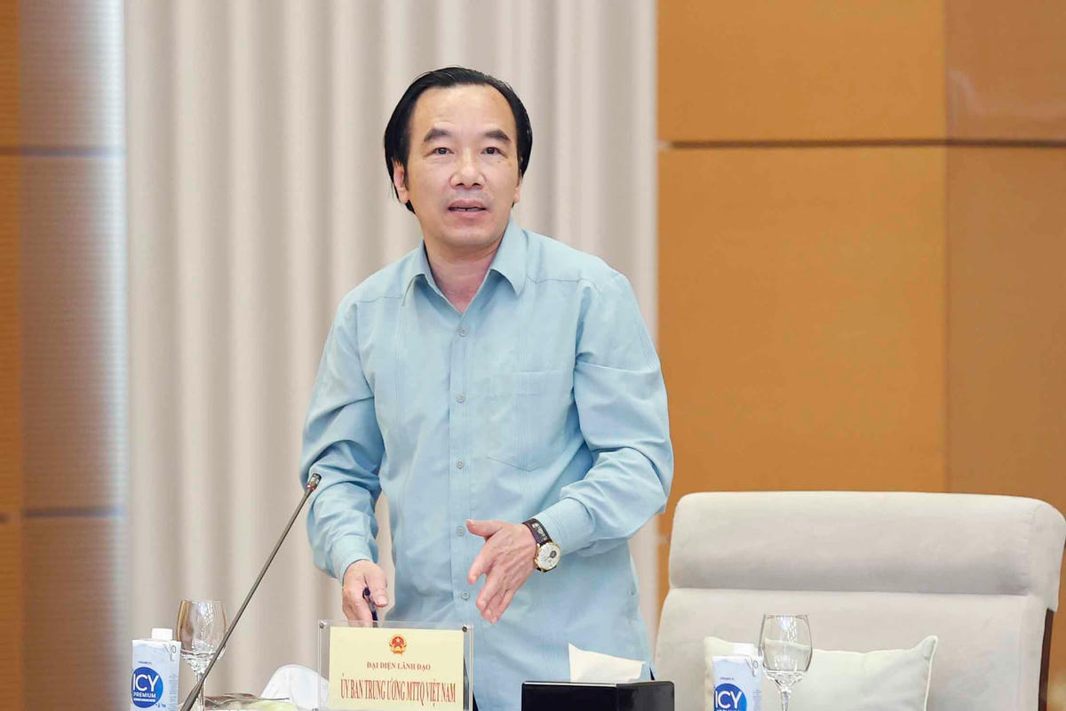 Phó Chủ tịch UBTƯ MTTQ Việt Nam Ngô Sách Thực phát biểu tại buổi họp.