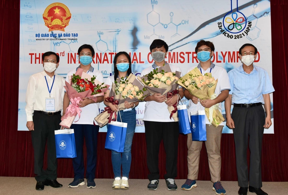 Đoàn học sinh Việt Nam đoạt giải Olympic Hóa học quốc tế 2021 