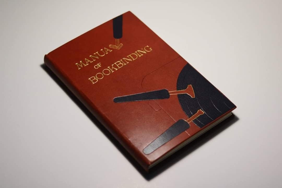 Manual of Bookbinding - cuốn sách giúp anh Hiếu đến với nghề. 