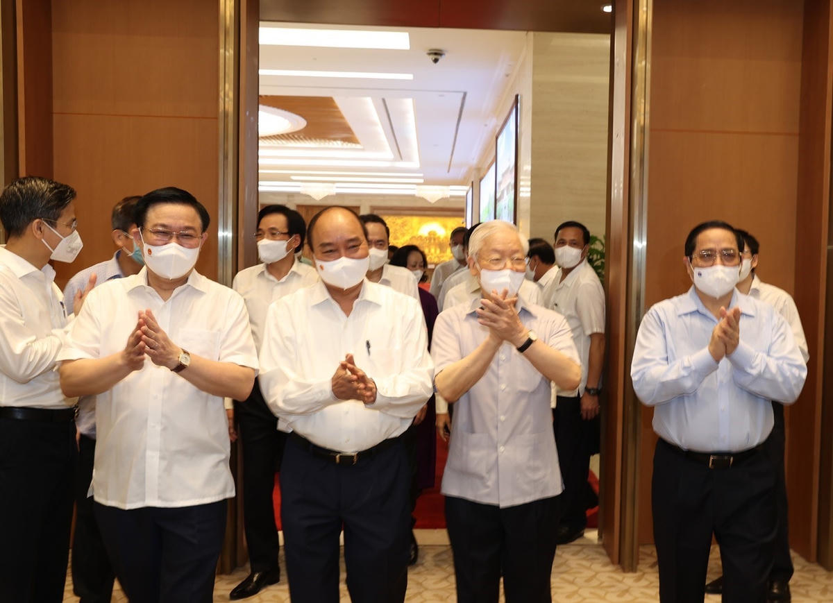 Tổng Bí thư Nguyễn Phú Trọng, Chủ tịch nước Nguyễn Xuân Phúc, Thủ tướng Chính phủ Phạm Minh Chính, Chủ tịch Quốc hội Vương Đình Huệ cùng các đồng chí lãnh đạo Đảng, Nhà nước và các đại biểu dự Phiên họp.