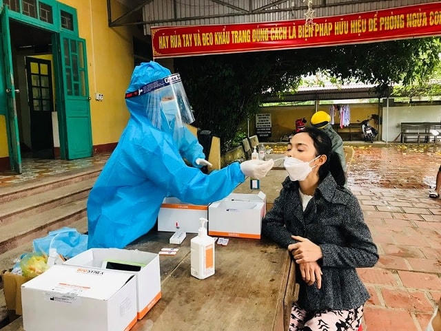 TX Bỉm Sơn hiện đang tiến hành test nhanh tầm soát lần 2 cho người dân trên địa bàn.
