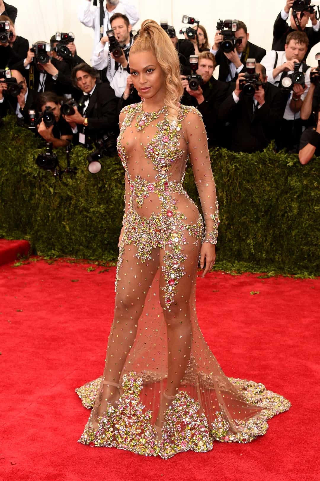 Beyoncé đã làm rung chuyển chiếc váy Givenchy Haute Couture tại buổi dạ tiệc MET 2015.  