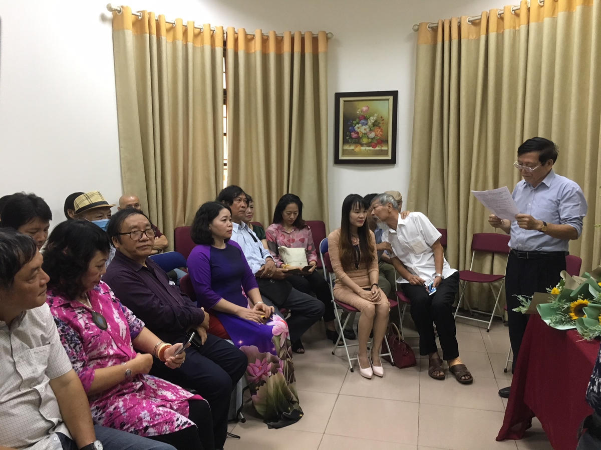 Nhà văn Nguyễn Trí Huân, Tổng biên tập Tạp chí, Trưởng ban tổ chức giải phát biểu.