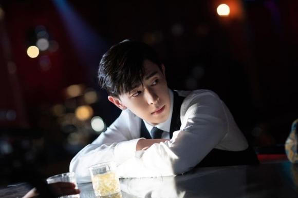 Mất hợp đồng, bị xóa tài khoản xã hội... là những hình phạt anh phải trả giá.