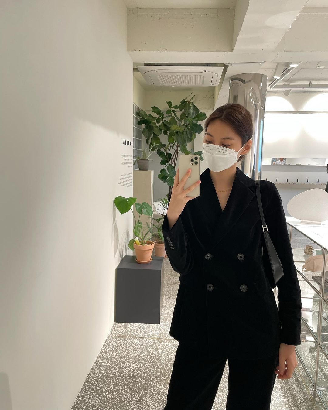 Mùa lạnh 'update' ngay tủ đồ theo phong cách sao Hàn