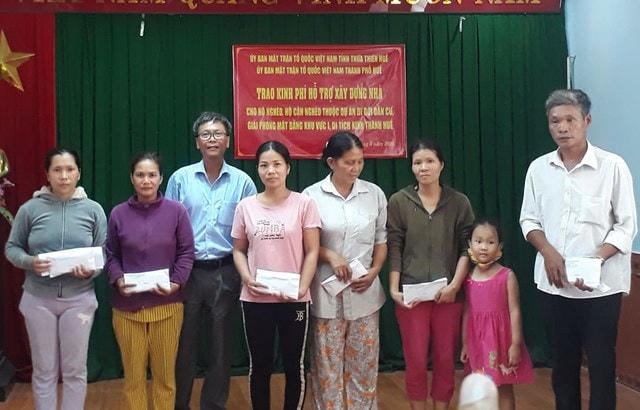 Hơn 2,3 tỷ đồng ủng hộ người nghèo thuộc dự án di dời dân cư, giải phóng mặt bằng khu vực I di tích Kinh thành Huế.