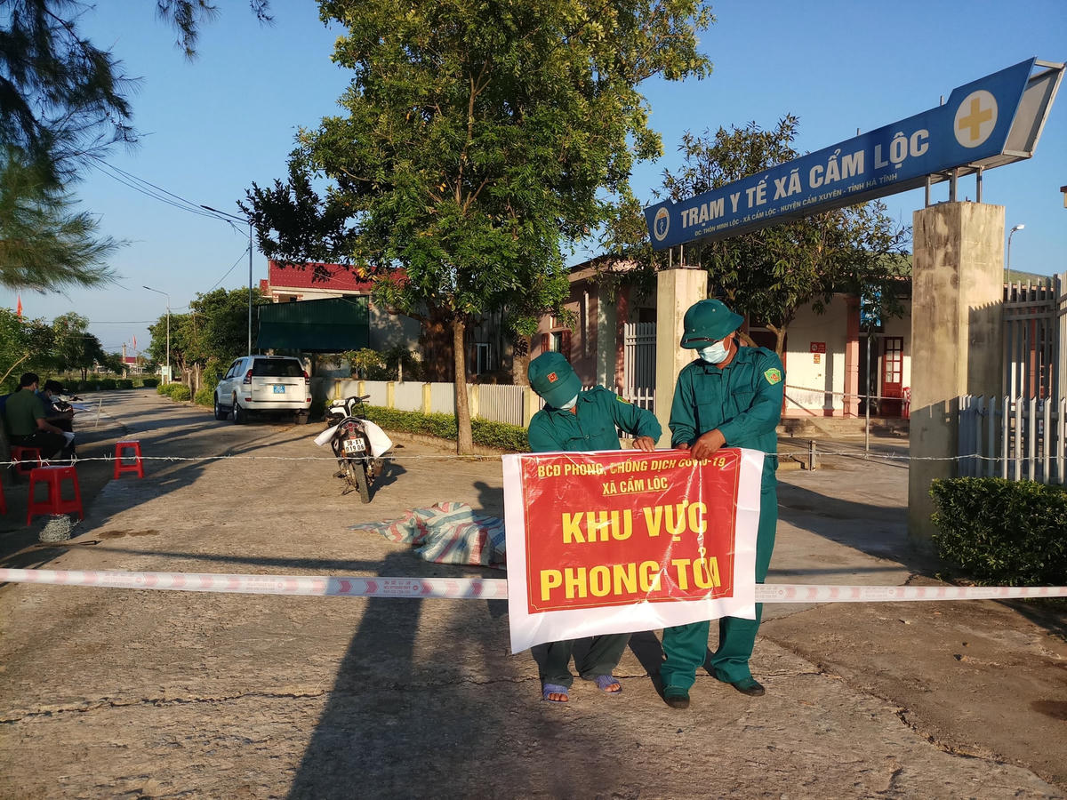 Chốt phong tỏa tại xã Cẩm Lộc. 