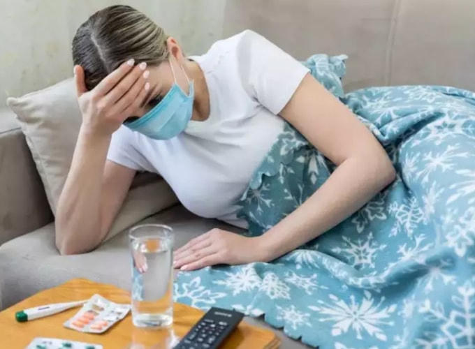 Không nên tự dùng thuốc điều trị khi tái nhiễm Covid-19.