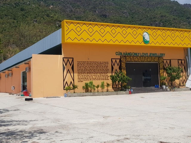 Khánh Hòa quyết tháo dỡ 7 showroom sai phạm chuyên đón khách Trung Quốc