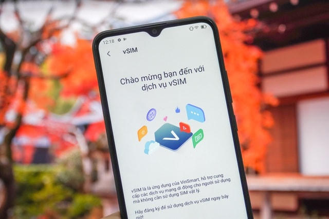 Ngoài ra, một điểm cộng khác trên chiếc Vsmart Star 5 là máy được trang bị công nghệ SIM ảo vSIM. Theo đó, khi kích hoạt vSIM, người dùng sẽ nhận được gói dữ liệu truy cập Internet 4G 10 GB/tháng miễn phí trong 18 tháng.  
