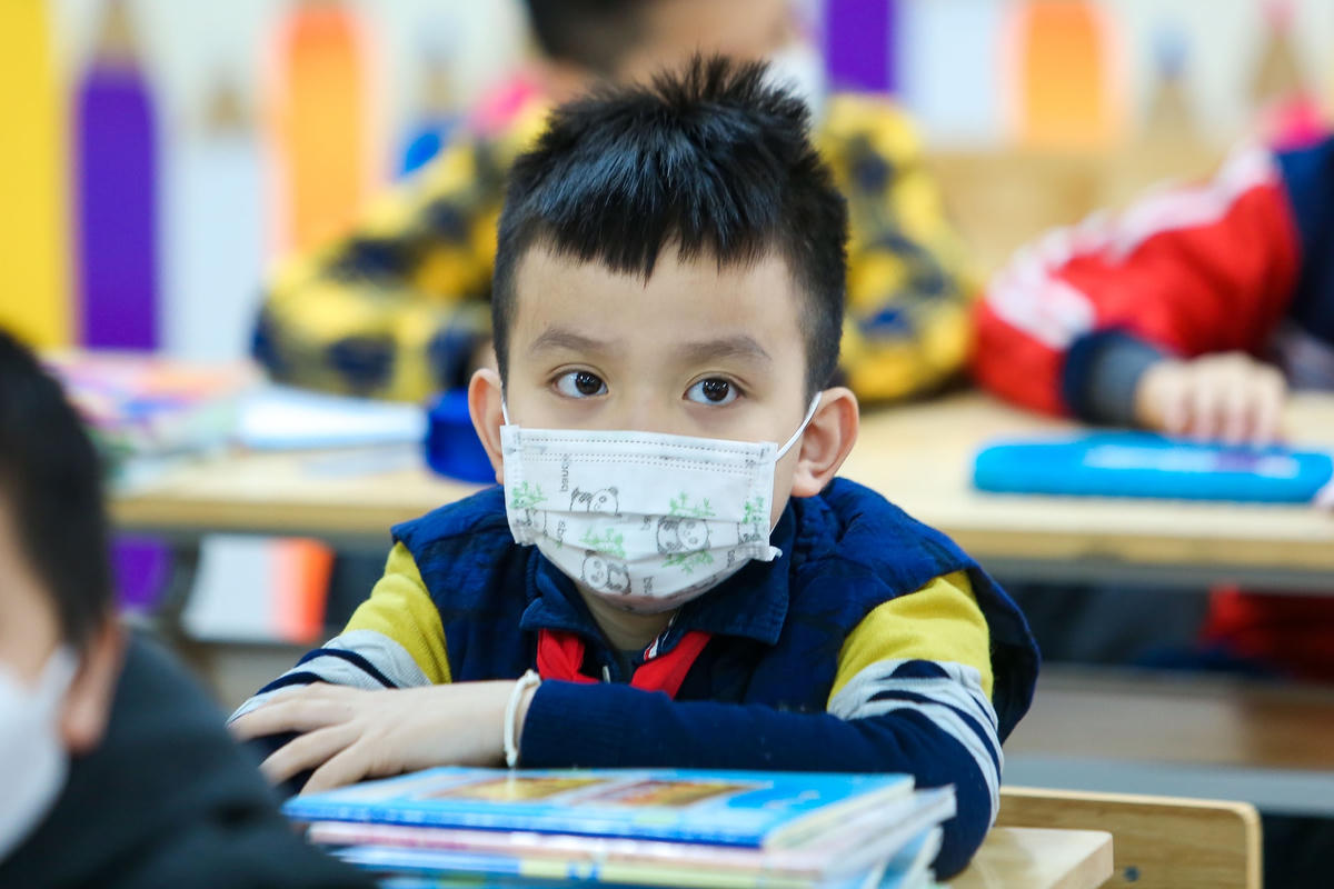 Thay vì phản đối như trước kia, thời điểm này nhiều phụ huynh mong con được đi học trực tiếp trở lại.