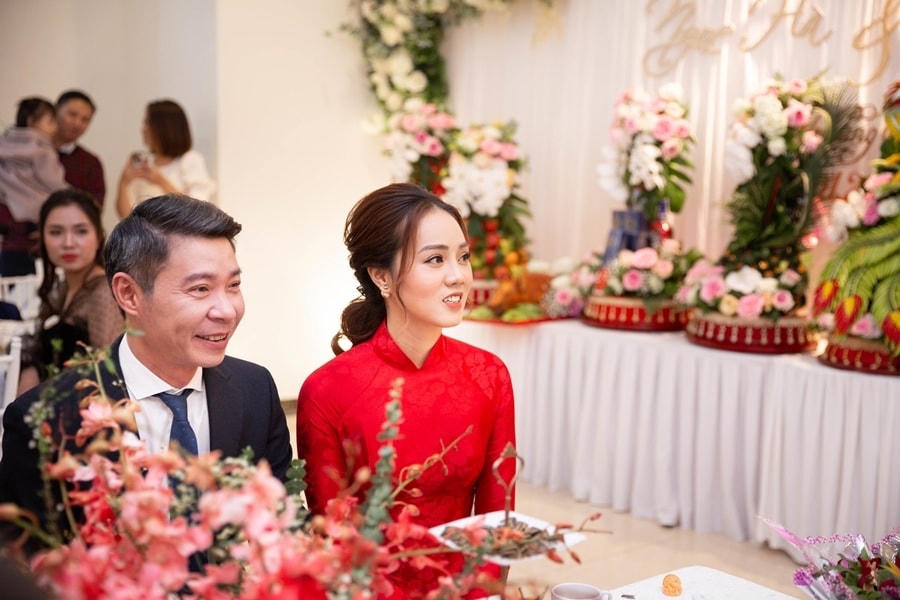 Chú rể Công Lý cười tươi bên cô dâu Ngọc Hà.