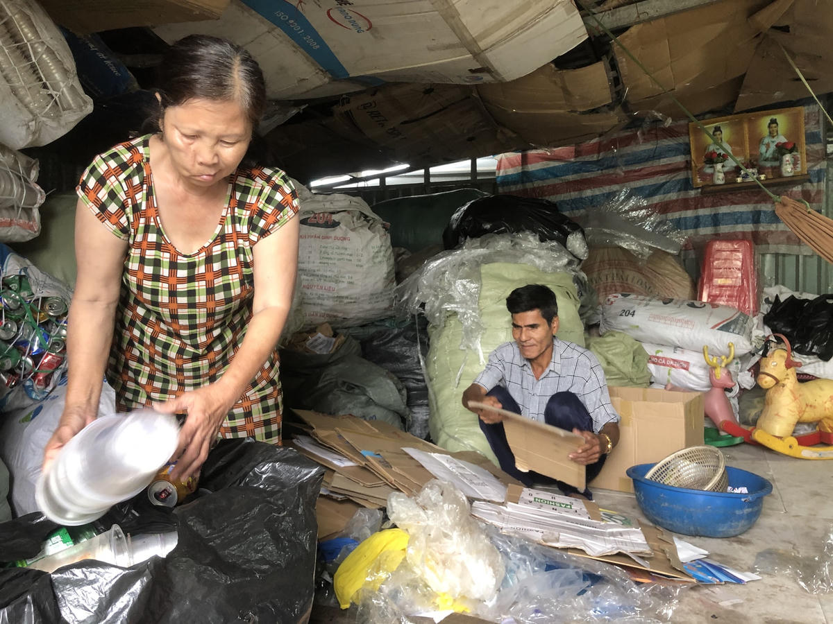 Cuộc sống của gia đình ông Nguyễn Văn Long còn gặp nhiều bộn bề khó khăn.