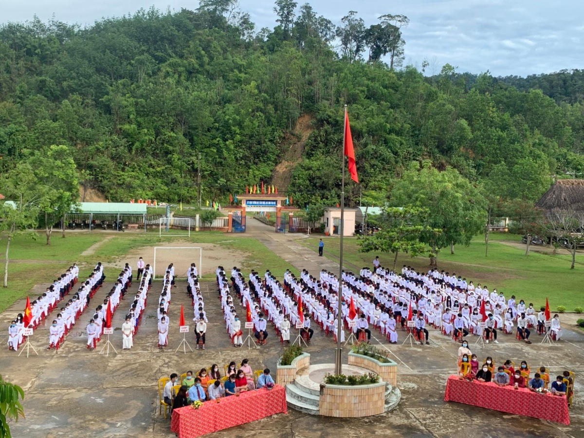 Trường THPT Tây Giang khai giảng năm học mới.