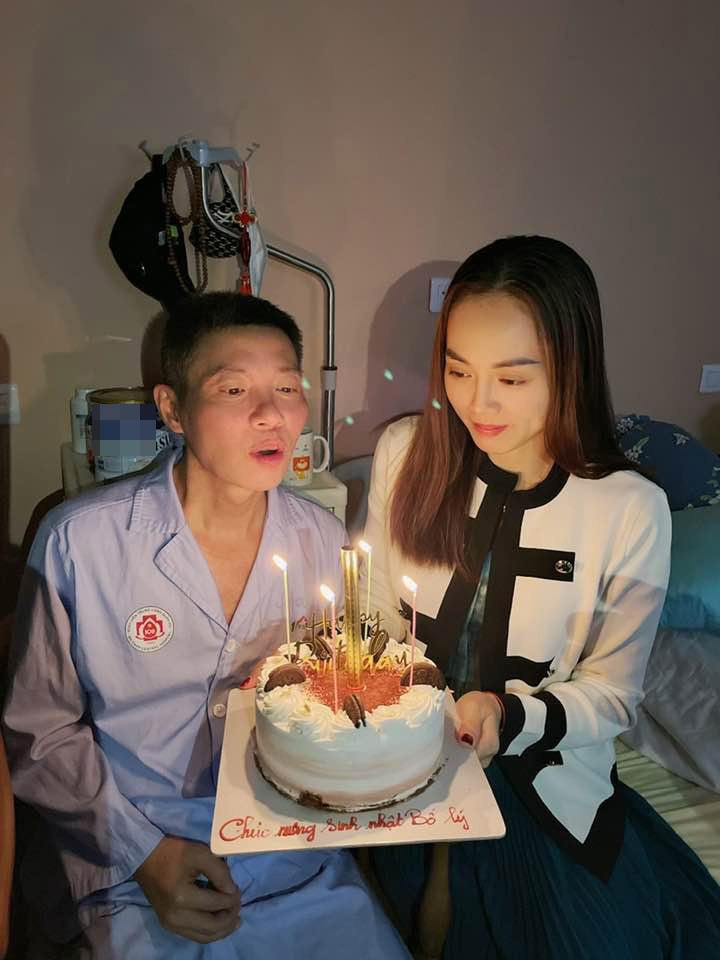 Hình ảnh Công Lý đón sinh nhật bên bà xã Ngọc Hà tại bệnh viện 108. Ảnh: FBNV. 