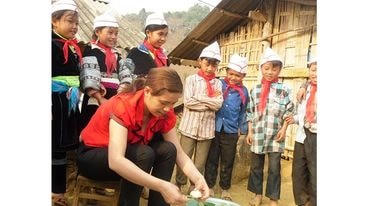 Một trí thức trẻ tình nguyện lên vùng cao công tác. Ảnh: Phố Hiến.
