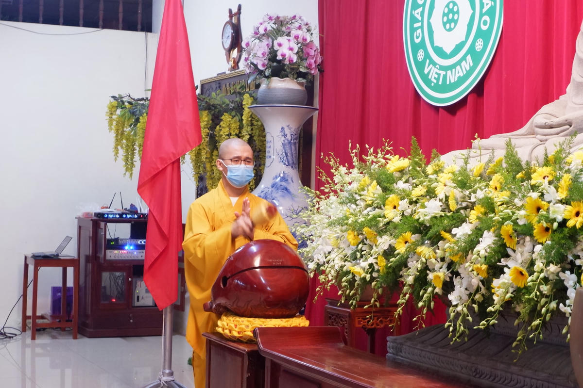 Lễ cầu siêu đã được tổ chức với đầy đủ các nghi thức trong sự tôn nghiêm, trang trọng.