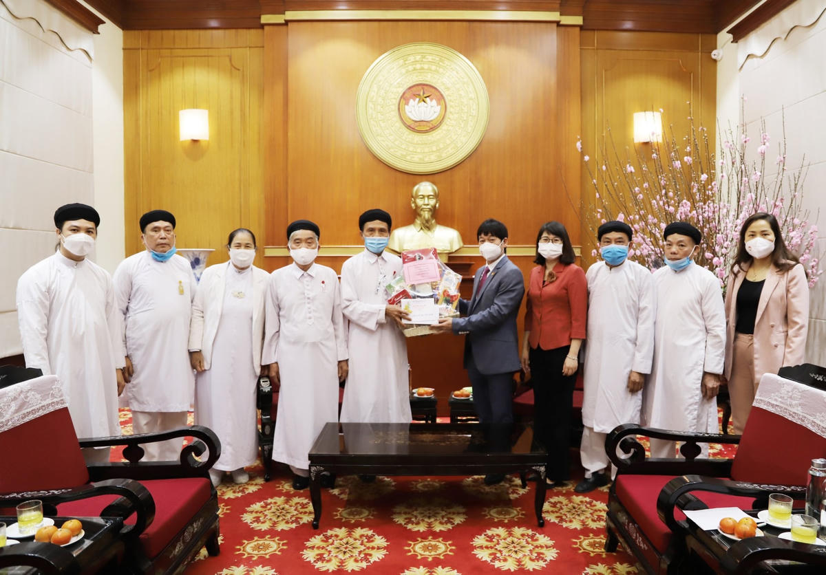 Hội thánh Cao Đài Tây Ninh thăm, chúc Tết UBTƯ MTTQ Việt Nam.