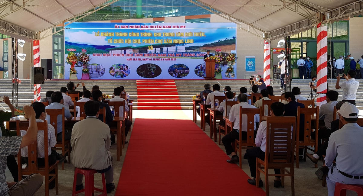 Quang cảnh buổi lễ khánh Trung tâm giới thiệu Sâm Ngọc Linh.