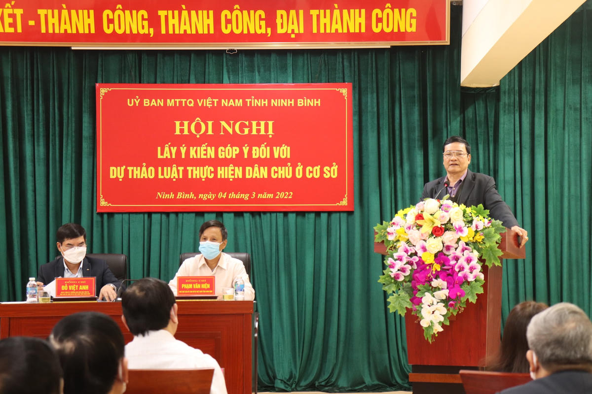 Các đại biểu tham gia góp ý tại hội nghị.