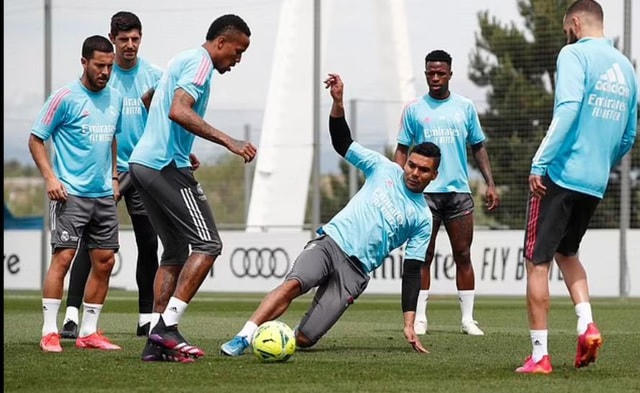 Real Madrid vẫn còn cơ hội vô địch La Liga mùa này với điều kiện thắng 2 vòng đấu cuối và chờ Atletico Madrid sẩy chân.