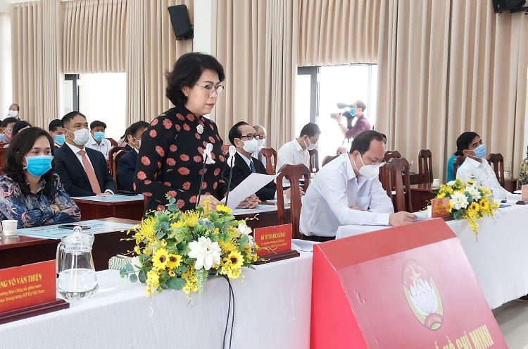 Bà Tô Thị Bích Châu, Chủ tịch Ủy ban MTTQ thành phố Hồ Chí Minh thông tin về tình hình ủng hộ công tác phòng chống Covid-19 trên địa bàn.