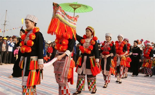 Trang phục truyền thống đồng bào dân tộc Dao trong đám cưới. Ảnh: Trần Huấn.