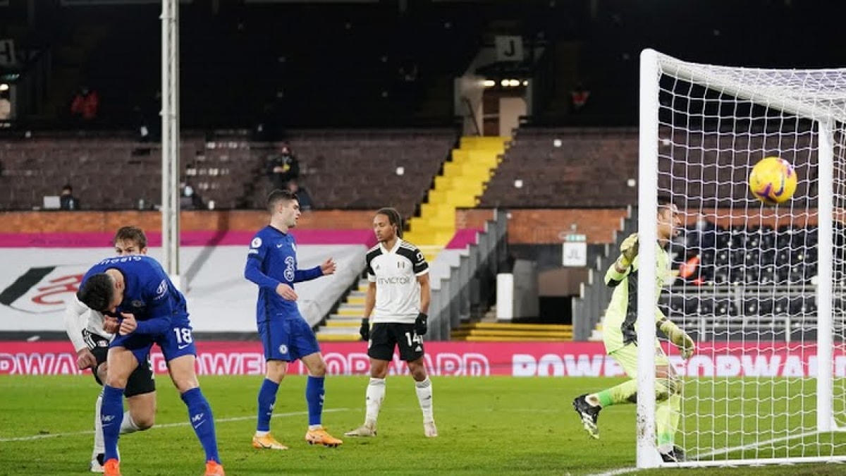 Chelsea bỏ lỡ nhiều cơ hội ghi bàn ngon ăn (Ảnh: Reuters).