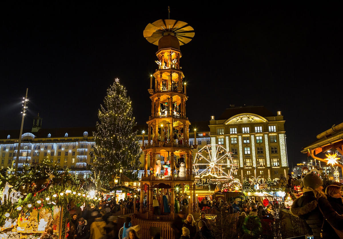 Khu chợ Giáng sinh đầu tiên trên thế giới – Striezelmarkt, tại thành phố Dresden, Đức. Ảnh: My Best Place.  