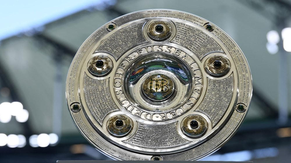 Chiếc Đĩa bạc dành cho nhà vô địch Bundesliga. (Nguồn: FcBayern).