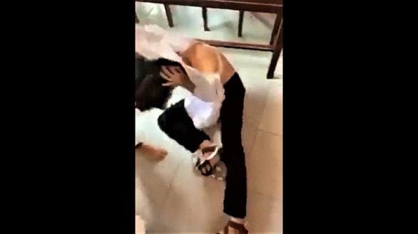 Bến Tre: Tạm đình chỉ học tập bốn nữ sinh đánh nhau tại lớp học
