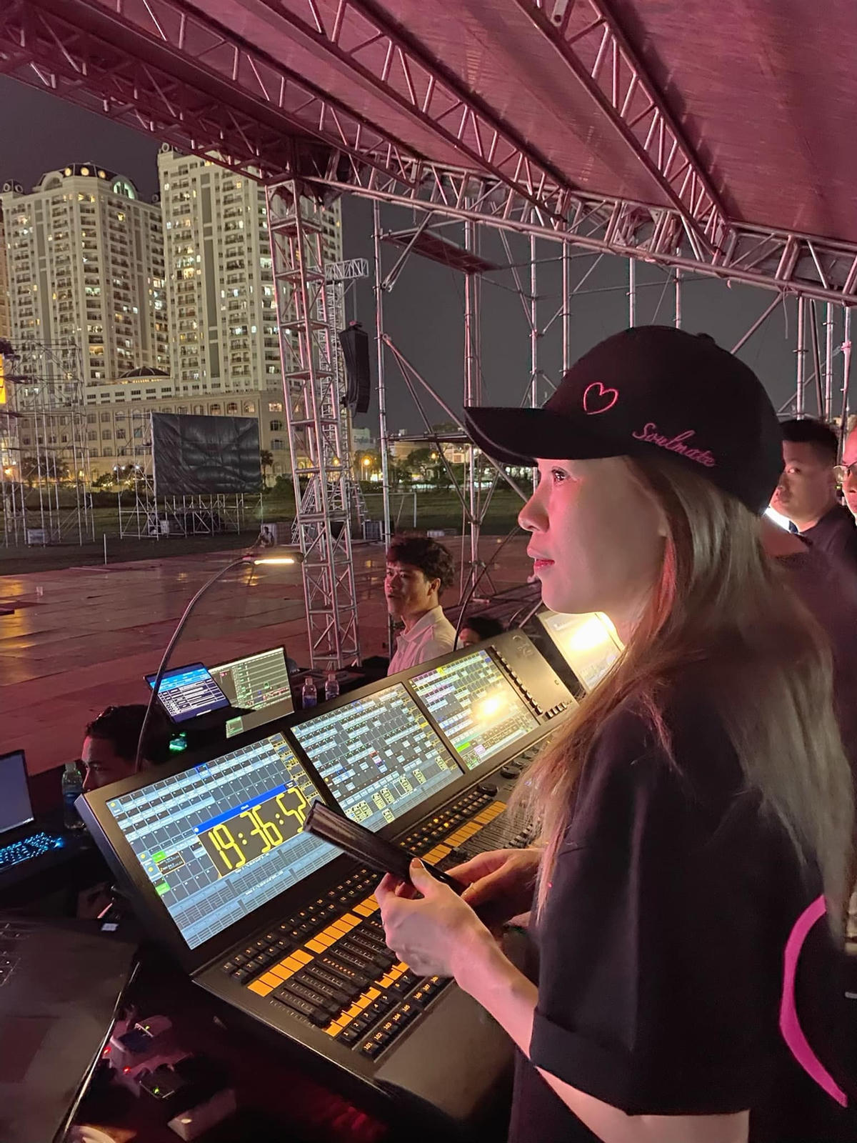 Mỹ Tâm dành nhiều tâm huyết cho Liveshows Tri Âm. Giờ G đã đến rất gần.