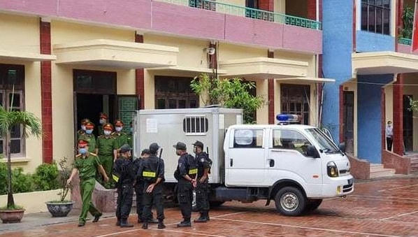 An ninh được thắt chặt tại phiên tòa.
