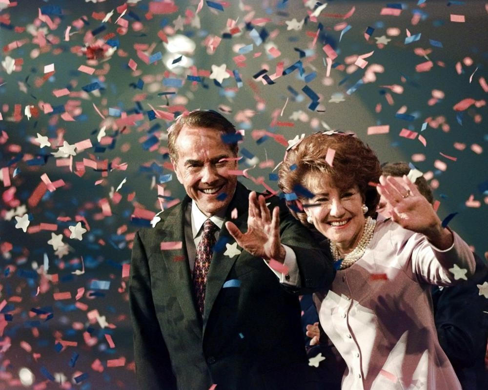 Ông Bob Dole và người vợ thứ 2 của mình, bà Elizabeth Dole.