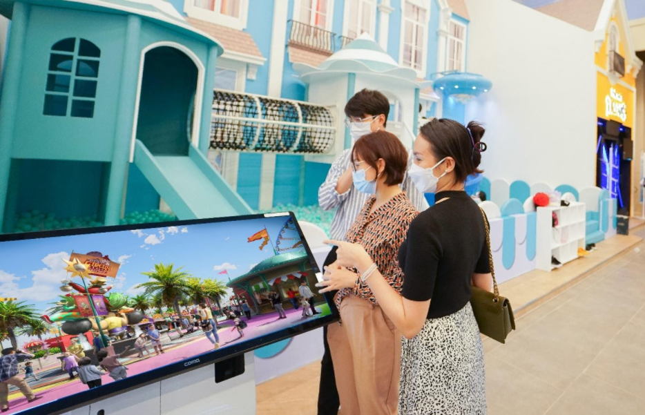 Khách hàng tham quan các tiện ích tại khu vực Nova Dream.