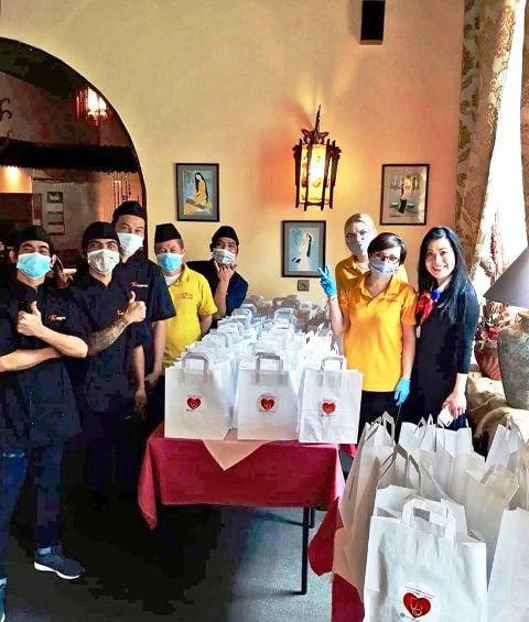Một nhà hàng của người Việt tại Ba Lan gửi rất nhiều suất ăn tới các bệnh viện của Ba Lan trong cuộc chiến chống Covid 19. Ảnh: VOV.