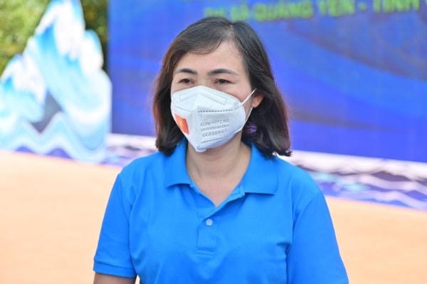 Bày tỏ niềm tự hào về người học trò, cô Bùi Thị Hải Yến, Hiệu trưởng trường THPT Bạch Đằng, TX Quảng Yên chia sẻ: “Hoàng Khánh thi đấu bình tĩnh, tự tin, xuất sắc qua các phần thi, chúng tôi tự hào về em và về học sinh của Quảng Ninh”.