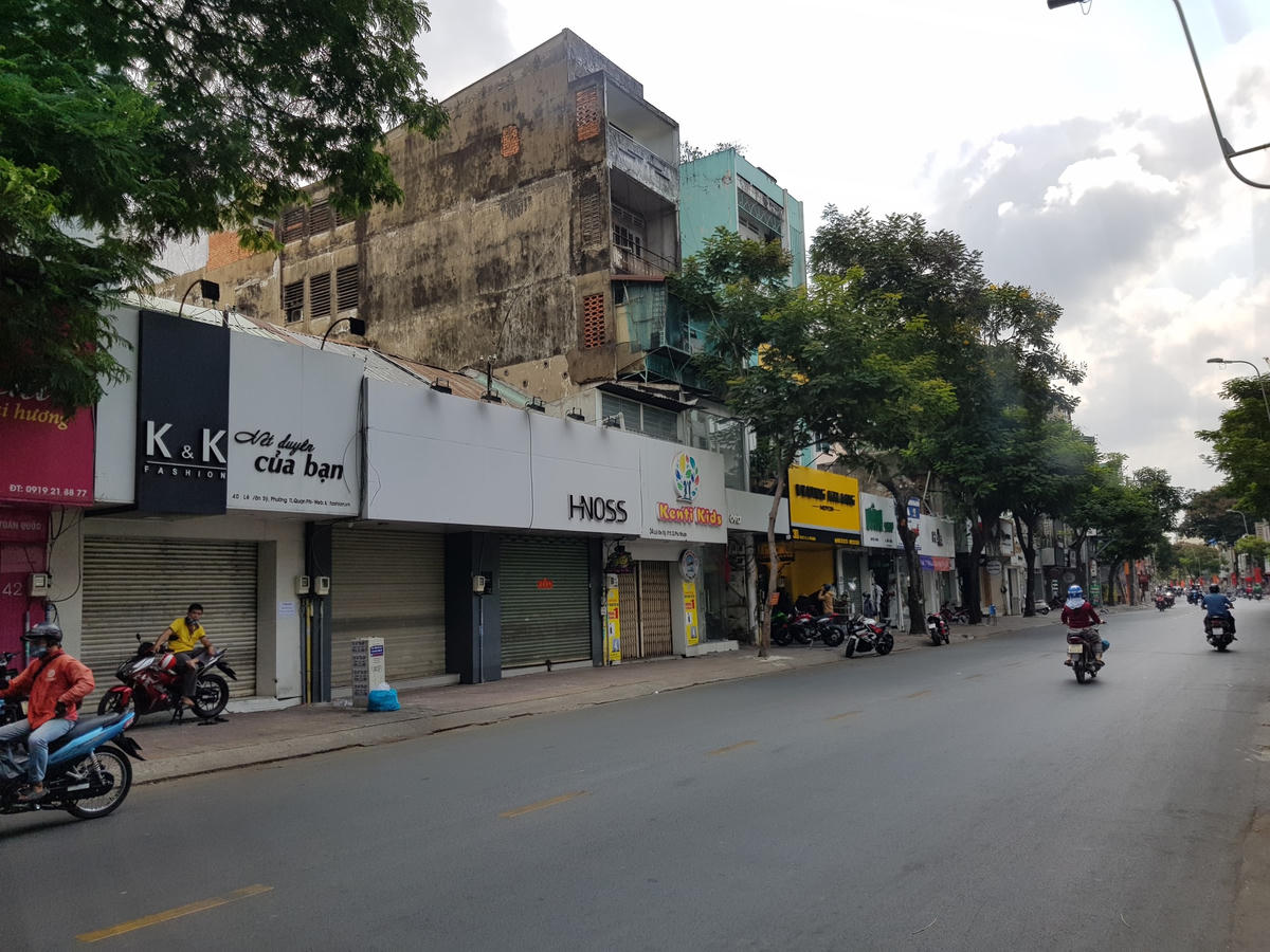 Lưu lương xe tham gia trên đường ở TP HCM ngày 25/7, đã giảm 86%. Ảnh: Trung Lĩnh.